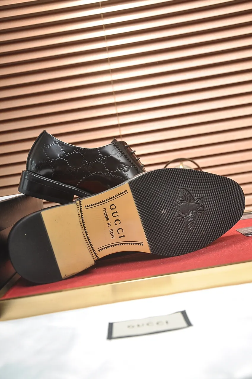 Men's shoes💰500💶Italy's top luxury men's shoe giant (GUCCI) (Gucci) (full cowhide lining) new arrival🍃Original European style🔰 Pleasant to the eye😍In order to make the shoes more durable and non-deformable🌀The production continues to follow traditional methods but there is still no lack of innovation💪Choose original sheepskin for the leather♻️ Smooth and natural And extra bright ⭐Made of imported cowhide, the first choice of rich people 38-45 (45 customized)
